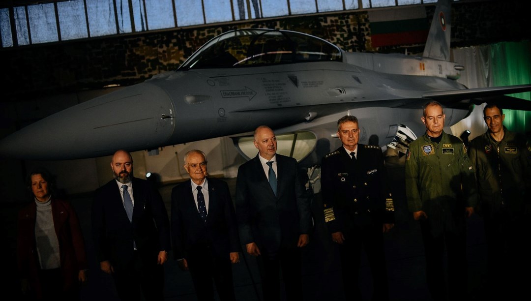 ABD’den satın alınan F-16’ların ilki Bulgaristan’da: Törenle karşılandı
