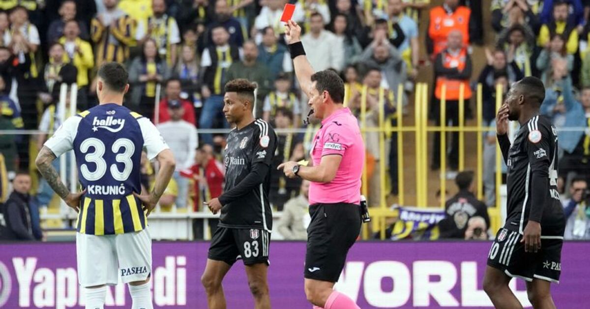 Beşiktaşlı futbolcular derbide kızarıyor!