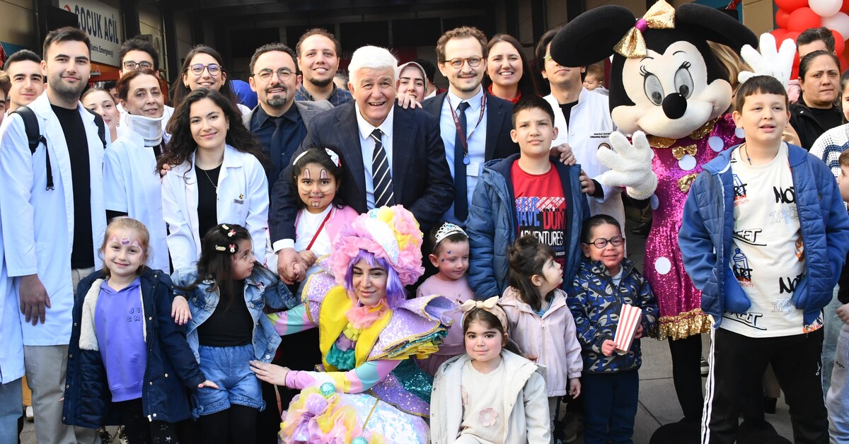 “Bir tebessümleri dünyaya bedel”