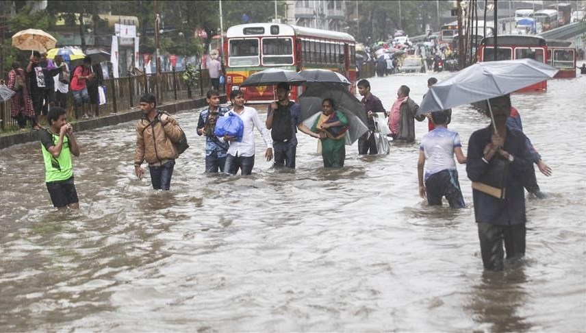 Hindistan ve Nepal’de şiddetli yağış: 100’den fazla kişi öldü