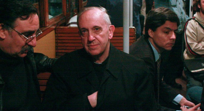 İlklerin Papası: Kapıcılıktan Vatikan’a, Francis’in tabuları yıkan hayatı