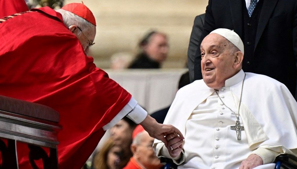 Vatikan’da “Palmiye Pazarı” ayini: Papa halkı selamladı