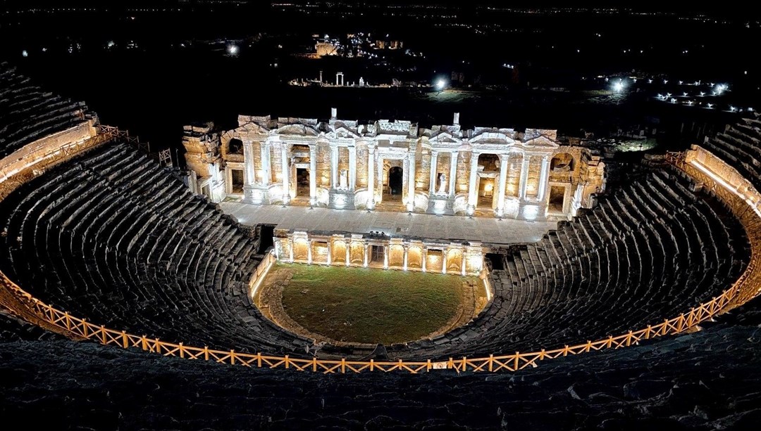 Gece ziyaretine açılmıştı: Pamukkale ve Hierapolis’e yoğun ilgi