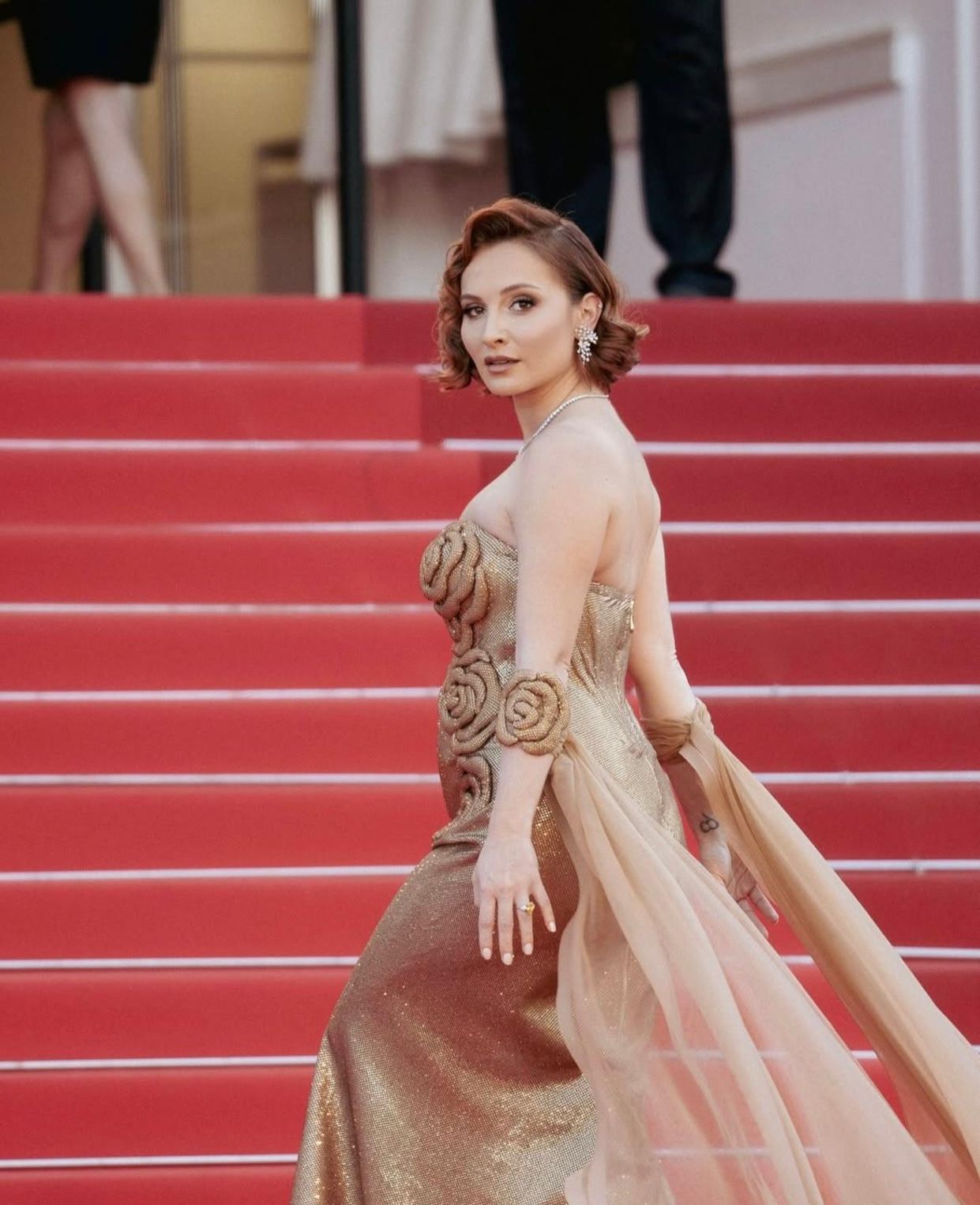 Hamile olduğunu Cannes’da açıkladı