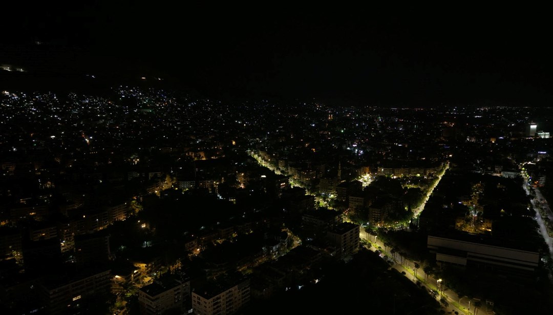 İsrail, Suriye’yi vurdu: Askeri üs ve hava savunma sistemleri hedef alındı