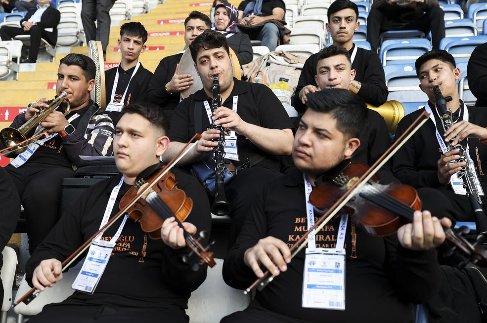 Kasımpaşa tribünlerinde renkli anlar!