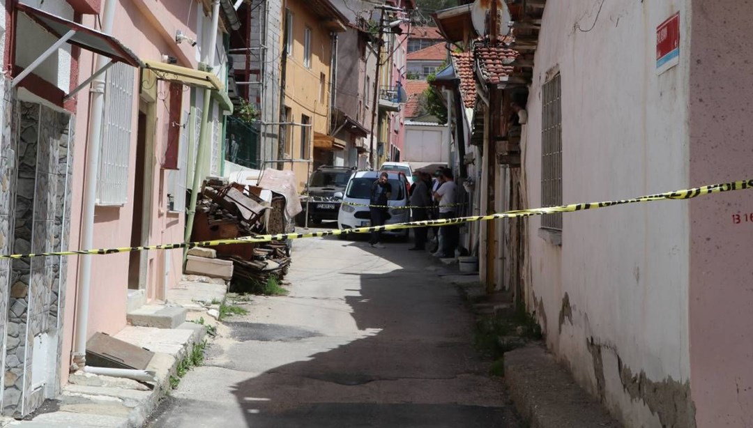 Kötü koku yayıldı, evinde ölü bulundu