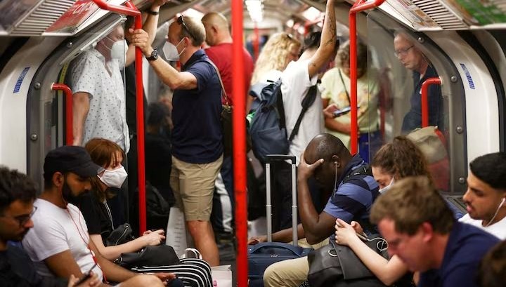Londra’da elektrik kesintisi: Yolcular metrosda mahsur kaldı