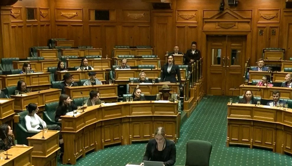 Mecliste haka dansı yapan vekillere uzaklaştırma cezası