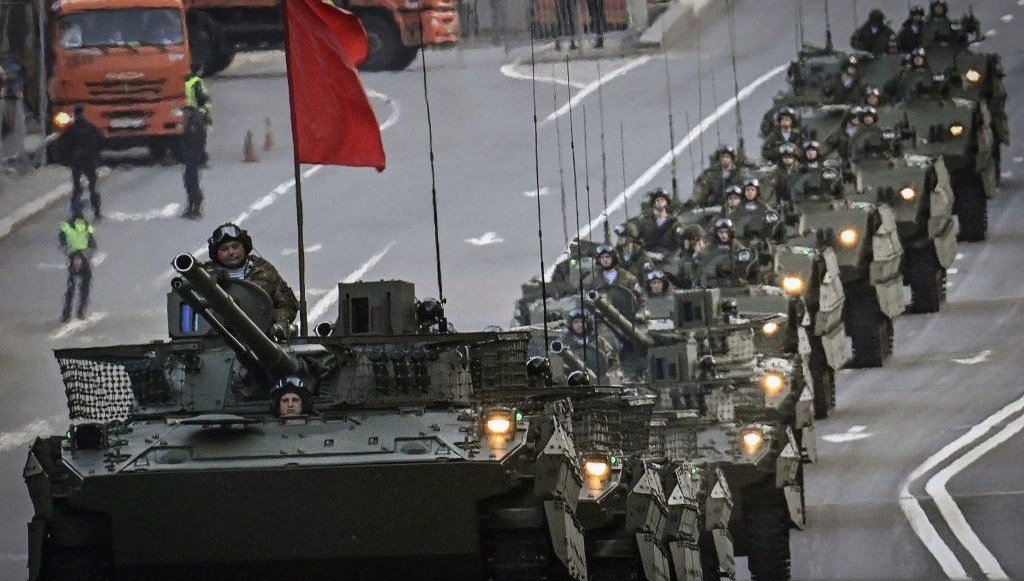 Rusya’nın savaş kaybı İngiliz basınında: “Geçit töreni için bile tankları kalmadı” iddiası