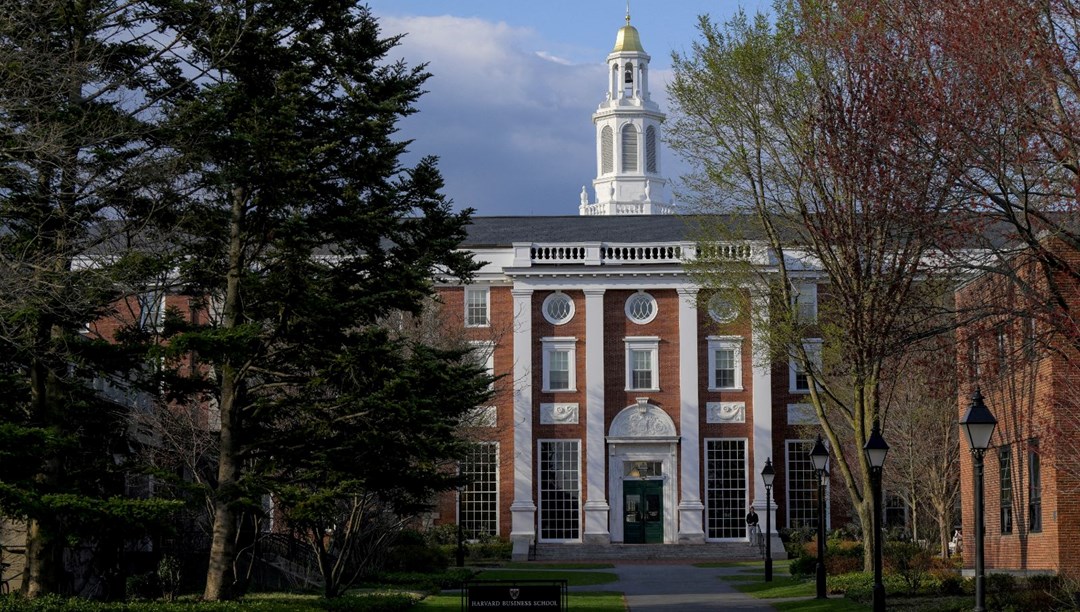 Trump’tan Harvard’a misilleme: “Tüm sözleşmeleri sonlandırın”