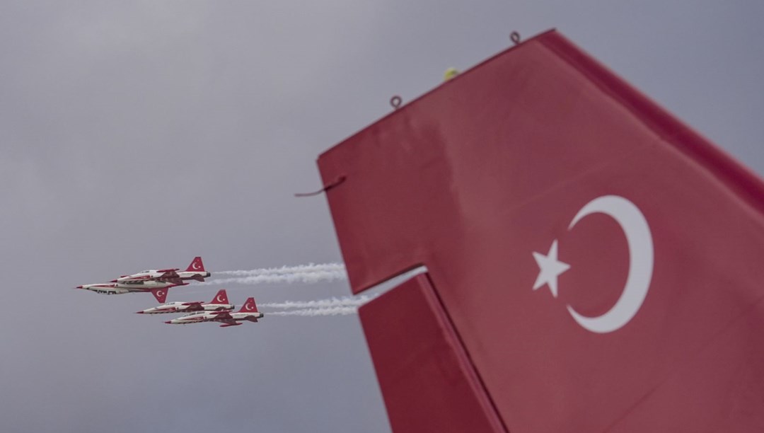 Türk Yıldızları’ndan TEKNOFEST KKTC’de gösteri uçuşu