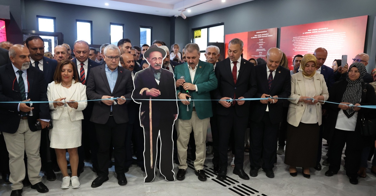 Âşık Veysel ve Yöresel Müzik Aletleri Müzesi Sivas’ta açıldı