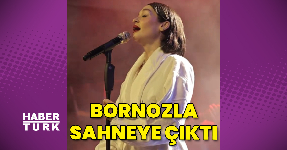 Bornozla sahneye çıktı