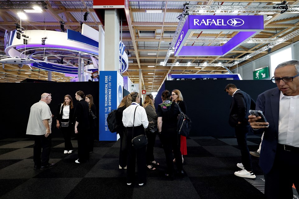 İsrailli 4 şirket, Paris Airshow’da bomba sergiledi! Fransa, stantları kapattı