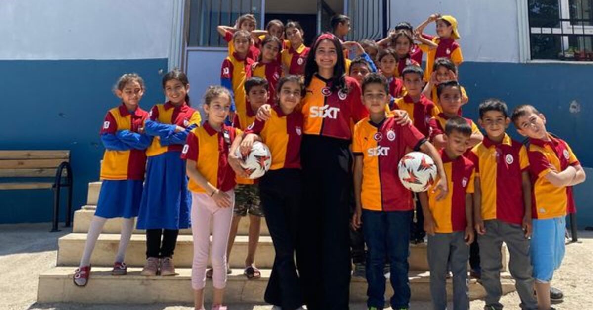 Yunus Akgün’den köy okulundaki öğrencilere hediye