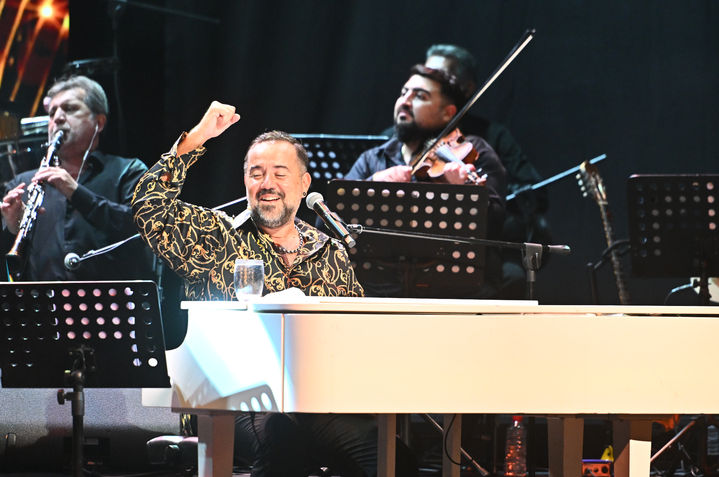 Ata Demirer Harbiye’de