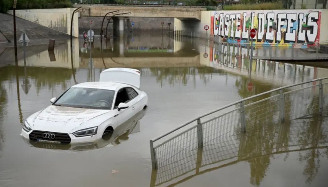Barselona’da sel felaketi: 2 kişi kayboldu