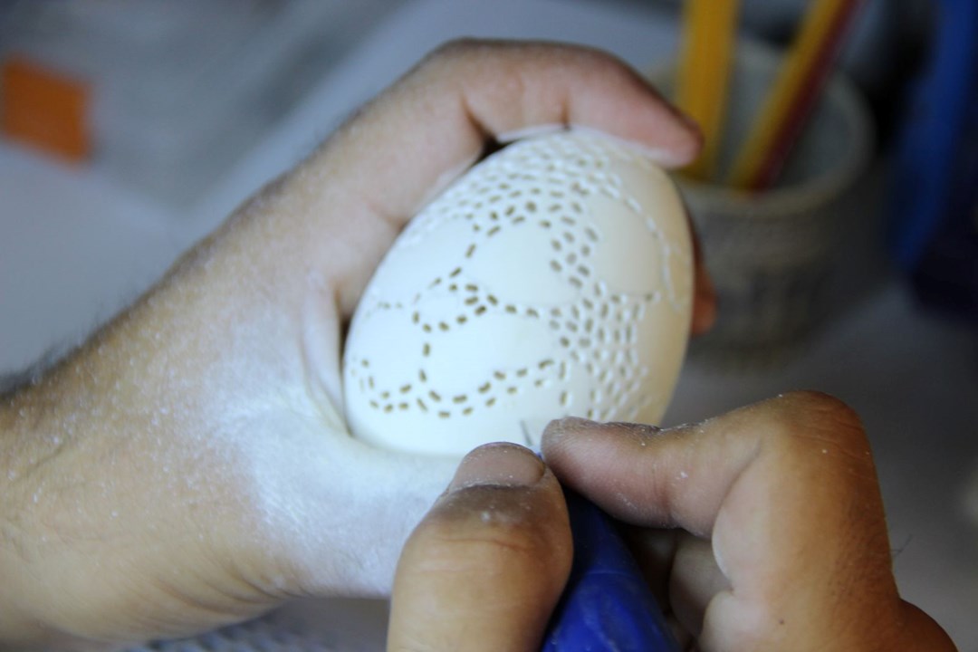 Hobi olarak başladı: Yumurtanın kabuğuna sanat nakşediyor