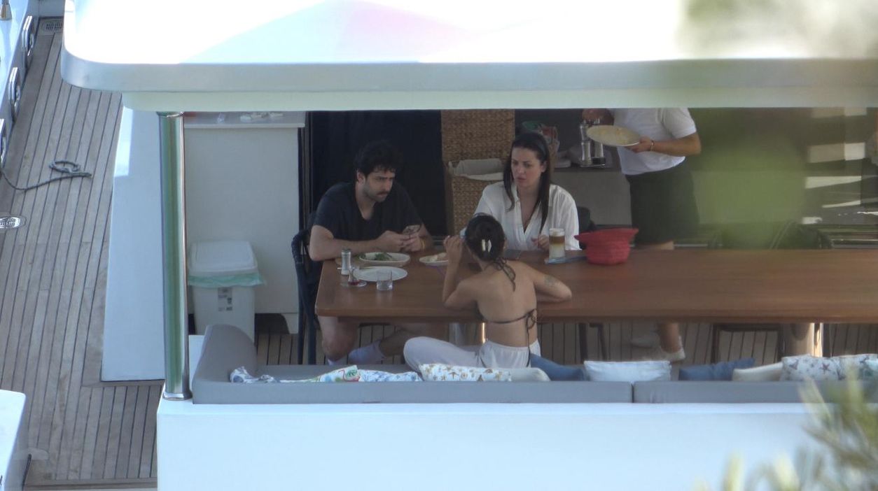 İrem ile Furkan tatilde