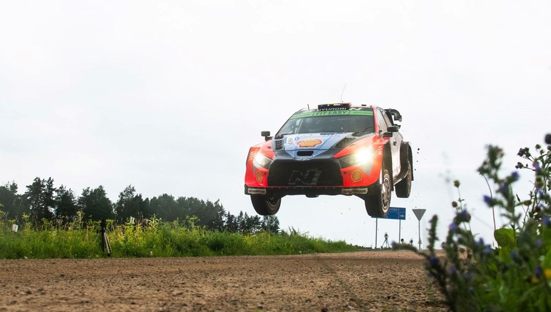 Otomobil rallisinde facia: 2 seyirci hayatını kaybetti