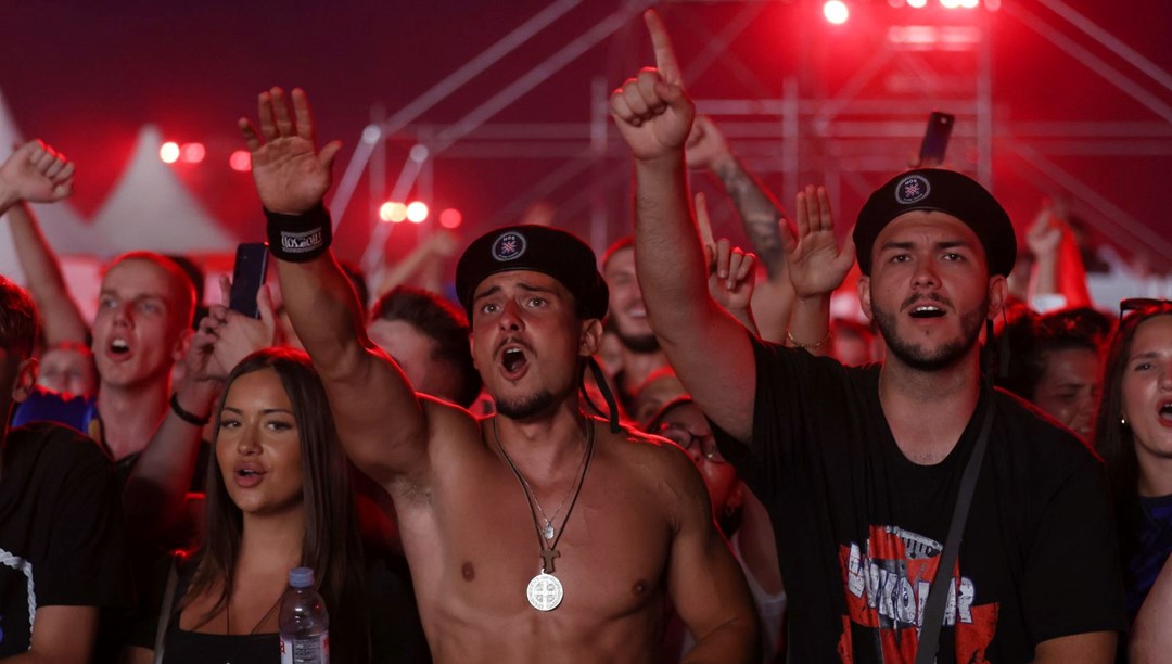 Thompson konserinde Nazi selamı skandalı