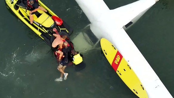 30 saniyede kurtarma operasyonu: Uçak denize düştü, pilot sağ çıktı