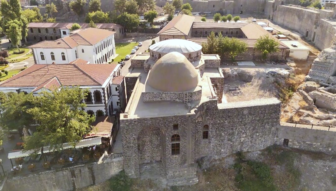Depremde ağır hasar alan bin 600 yıllık kilisenin restorasyonu tamamlandı