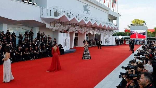 Dünyaca ünlü sanatçılardan Venedik Film Festivali’ne “soykırım” mektubu