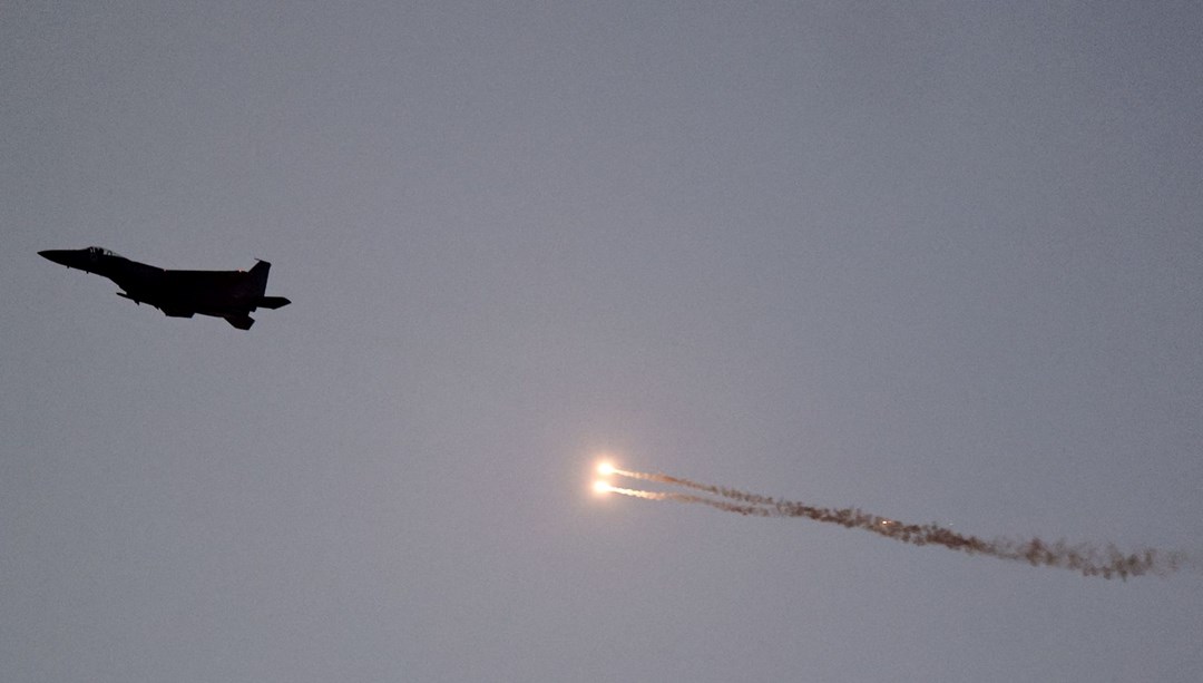 İsrail’den ses bombalı saldırı: Savaş uçakları Lübnan’da alçak uçtu