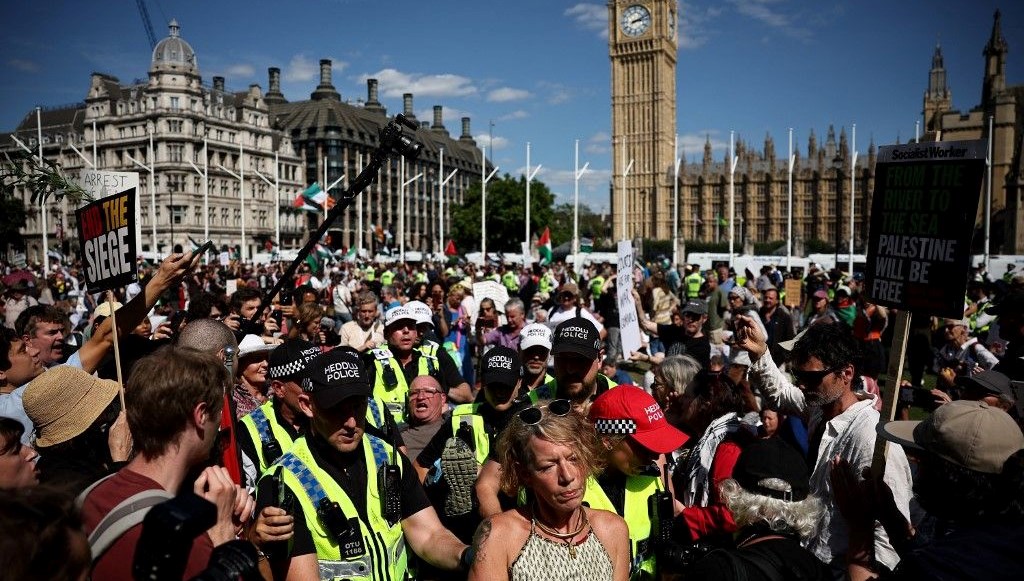Londra’da Filistin’e destek yürüyüşü: Çok sayıda kişi gözaltına alındı