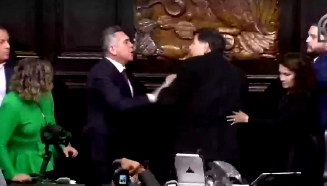 Meksika Senatosu’nda “yabancı asker” kavgası