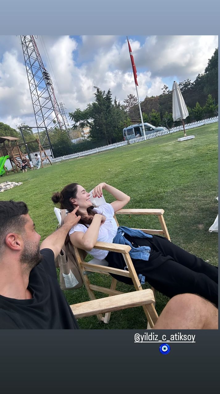 Ünlü çiftin mutluluk pozu