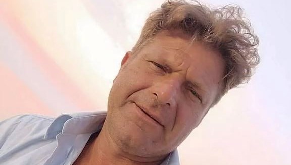 Yediği sandviç sonu oldu: 52 yaşındaki müzisyen hayatını kaybetti