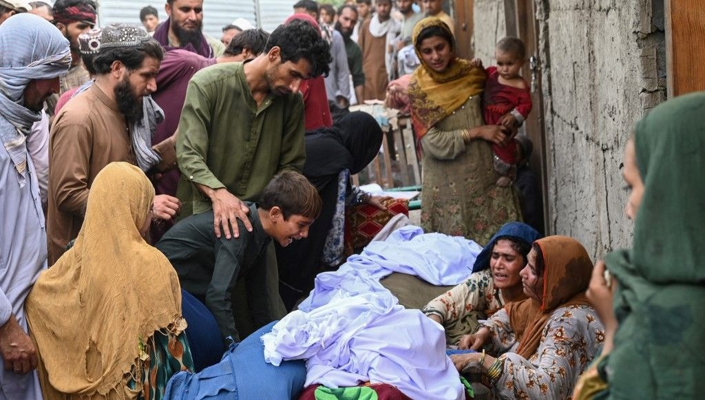 Afganistan depreminde çifte yıkım: Yardım yok, kadınlar görünmüyor