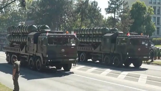 Çin füzeleri Avrupa’da: Geçit töreni şaşkınlık yarattı