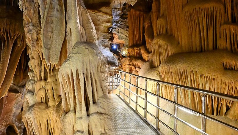 Gümüşhane’deki Karaca Mağarası’na turist akını