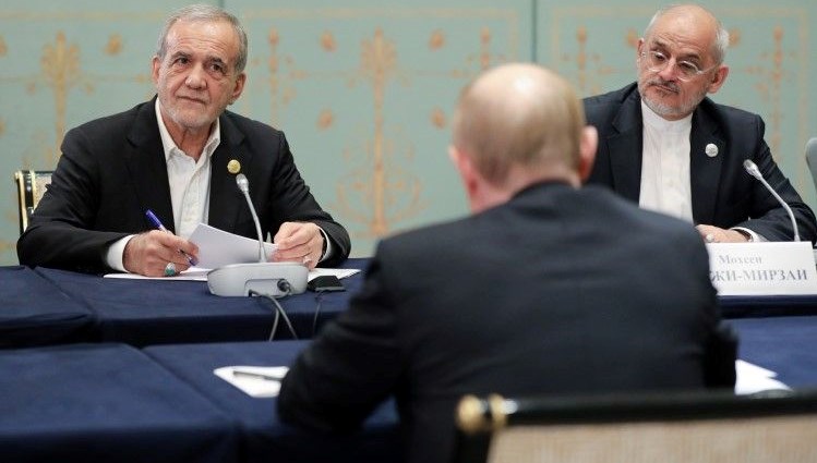 İran Cumhurbaşkanı Pezeşkiyan, Rusya Devlet Başkanı Putin ile bir araya geldi