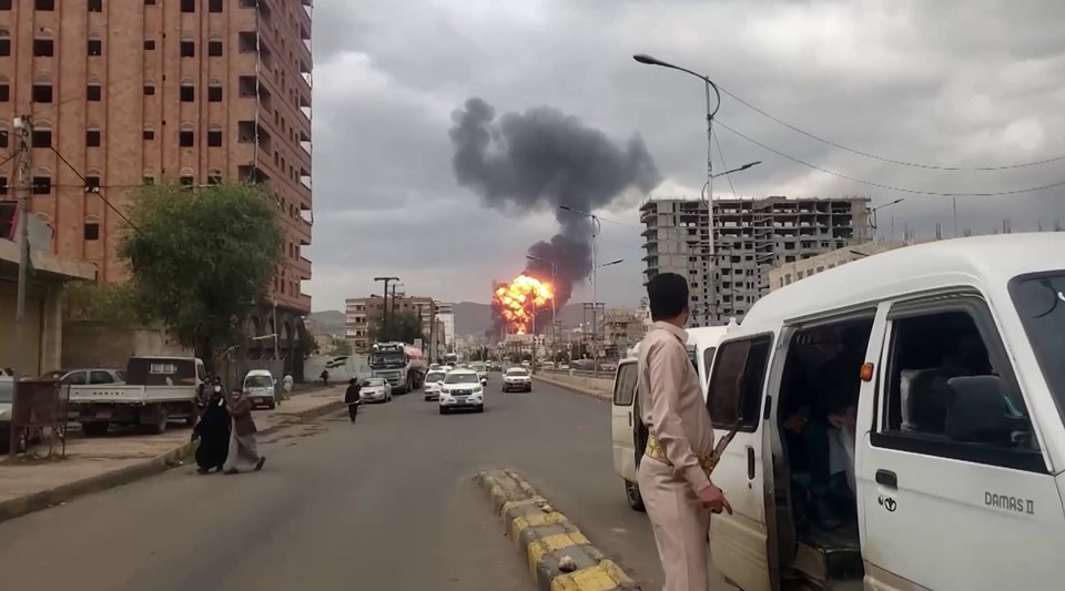 İsrail, Yemen’in başkenti Sana’yı vurdu