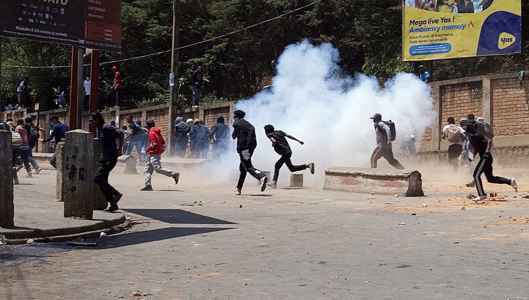 Madagaskar’da protestolar sürüyor: Hükümet görevden alındı