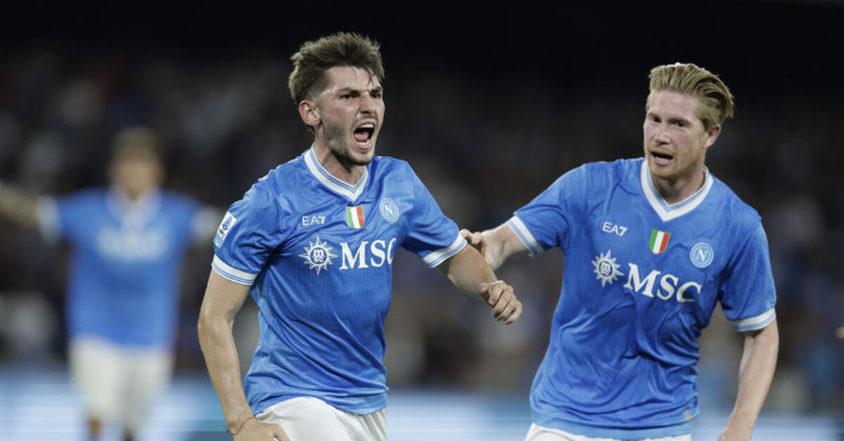 Napoli kayıpsız ilerliyor!