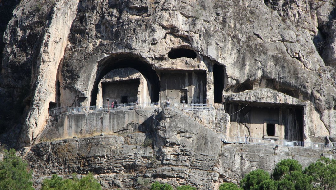 Amasya’da 2 bin yıllık mezarlık: Hapishane olarak kullanıldığı biliniyor