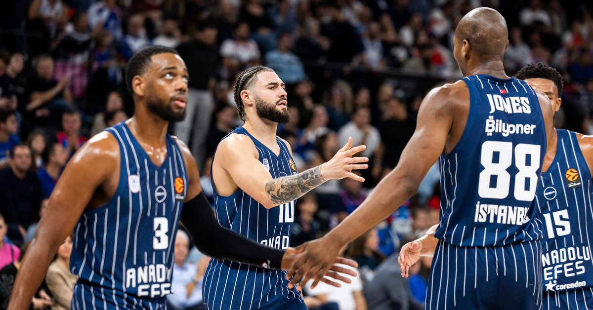 Anadolu Efes Paris’te galip!