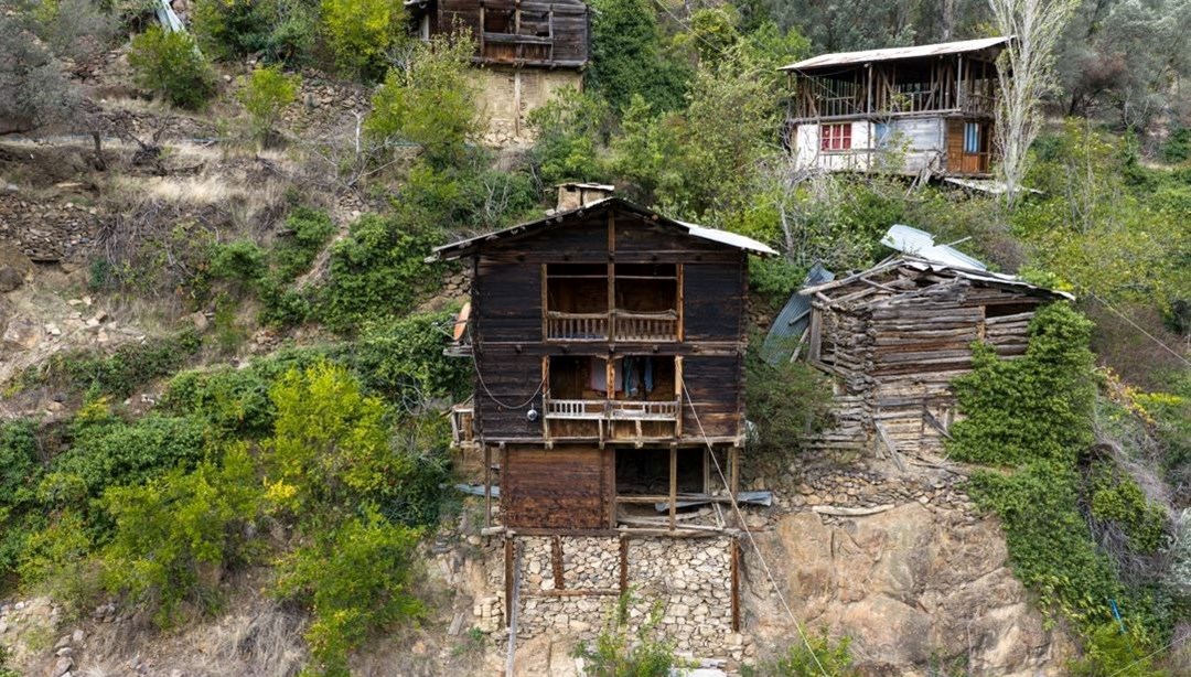 Artvin’de tarih kokan köy: Asırlık evler fotoğraf tutkunlarının gözdesi oldu