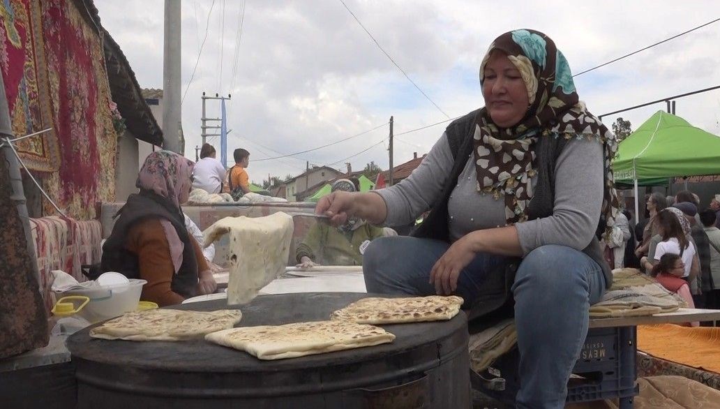 Bal kabaklı gözleme ilginç lezzeti ile dikkat çekiyor