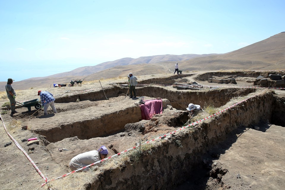 Bitlis’teki Kef Kalesi’nde kazı çalışmaları devam ediyor
