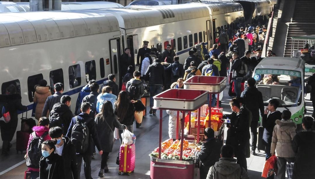 Çin’de demir yollarında günlük yolcu rekoru kırıldı: 23,13 milyon yolcu tren kullandı.