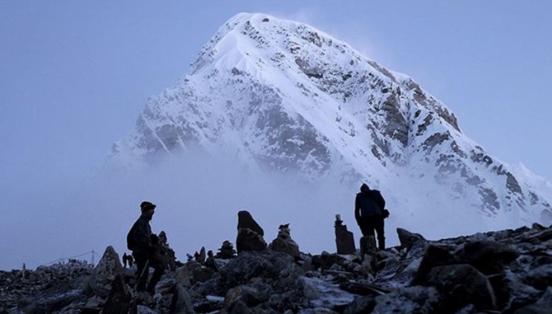 Everest’te kar fırtınası: Bin kişi mahsur kaldı, kurtarma çalışmaları sürüyor