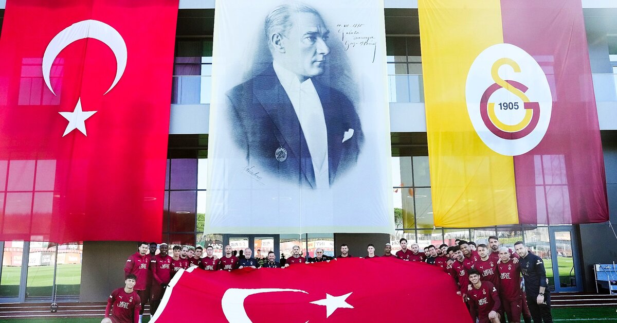 Futbolculardan 29 Ekim Cumhuriyet Bayramı kutlaması