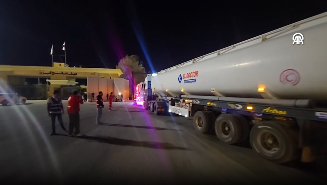 Gazze’ye yardım taşıyan TIR’lar Refah Sınır Kapısı’ndan geçmeye başladı